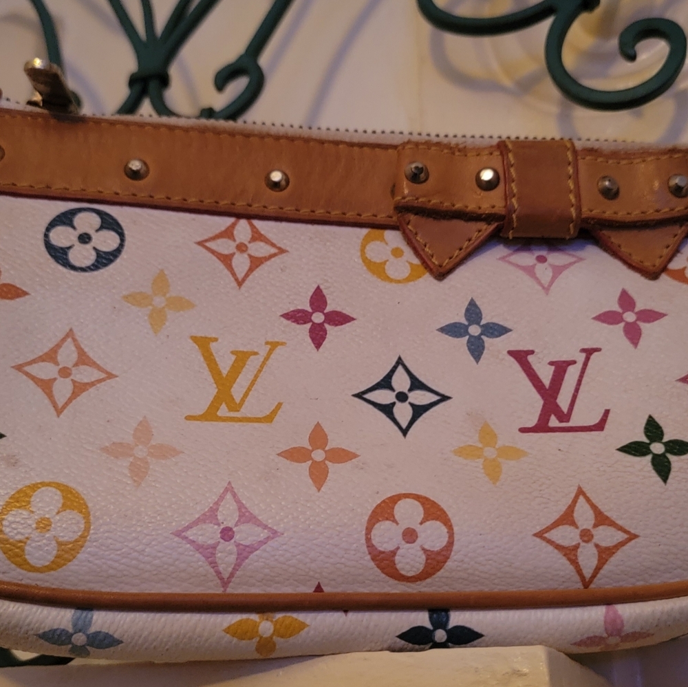 Small white LV clutch